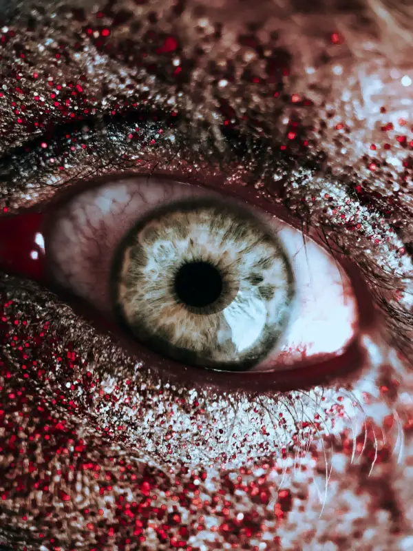Free Surreal Backgrounds for Designers: Eye Closeup